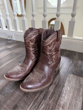 Womens Classic Brown Western Ankle Boots - SIZE 9.5
